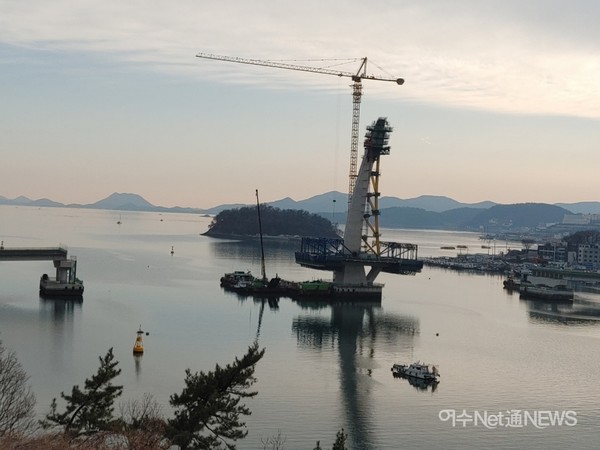 총공사비 679억 원이 투입중인 일명 웅천-소호대교가 내년 7월 개통을 앞두고 공사가 한창이다