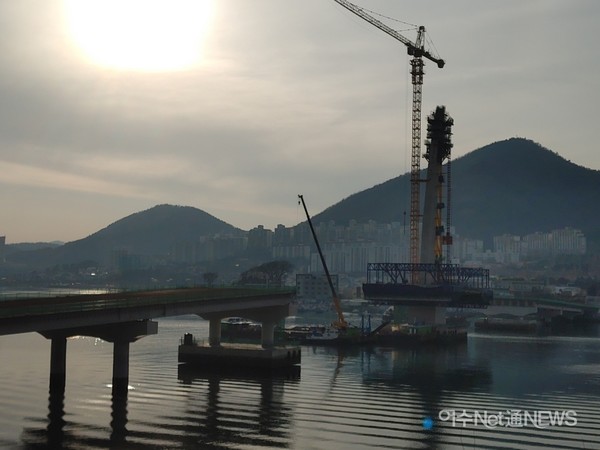 총 공사비 679억 원이 투입중인 일명 웅천-소호대교가 내년 7월 개통을 앞두고 공사가 한창이다