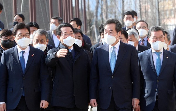 이낙연 더민주 당대표가 한전공대 부지를 시찰했다