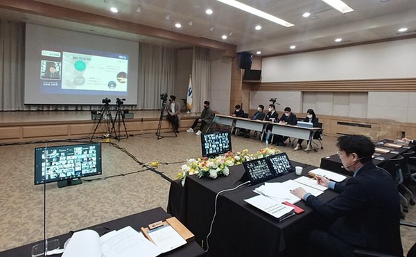 여수시청 회의실서 열린 ‘2021년 온라인 MICE 유치 설명회’ 모습