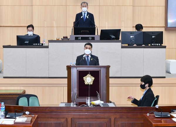 ▲지난 26일 임시회에서 주종섭 시의원이 섬진강유역환경청 신설안을 발의했다