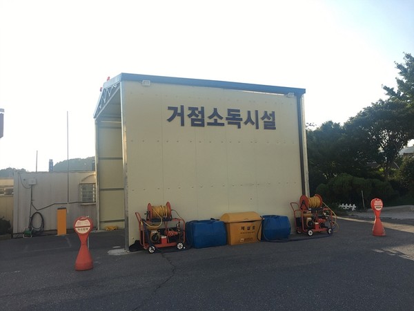 작년 10월부터 여수시가  특별방역대책으로 24시간 가동하고 있는 거점소독시설