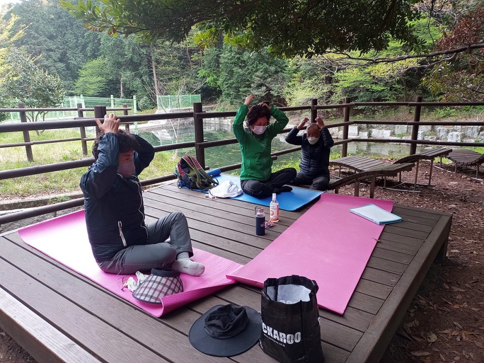 ▲미평 봉화산 산림욕장 산림치유프로그램 운영 장면