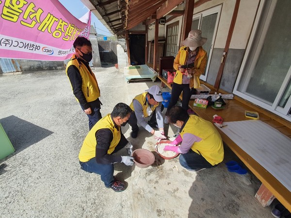 ▲싱크대 타일 벽지 도배 사진