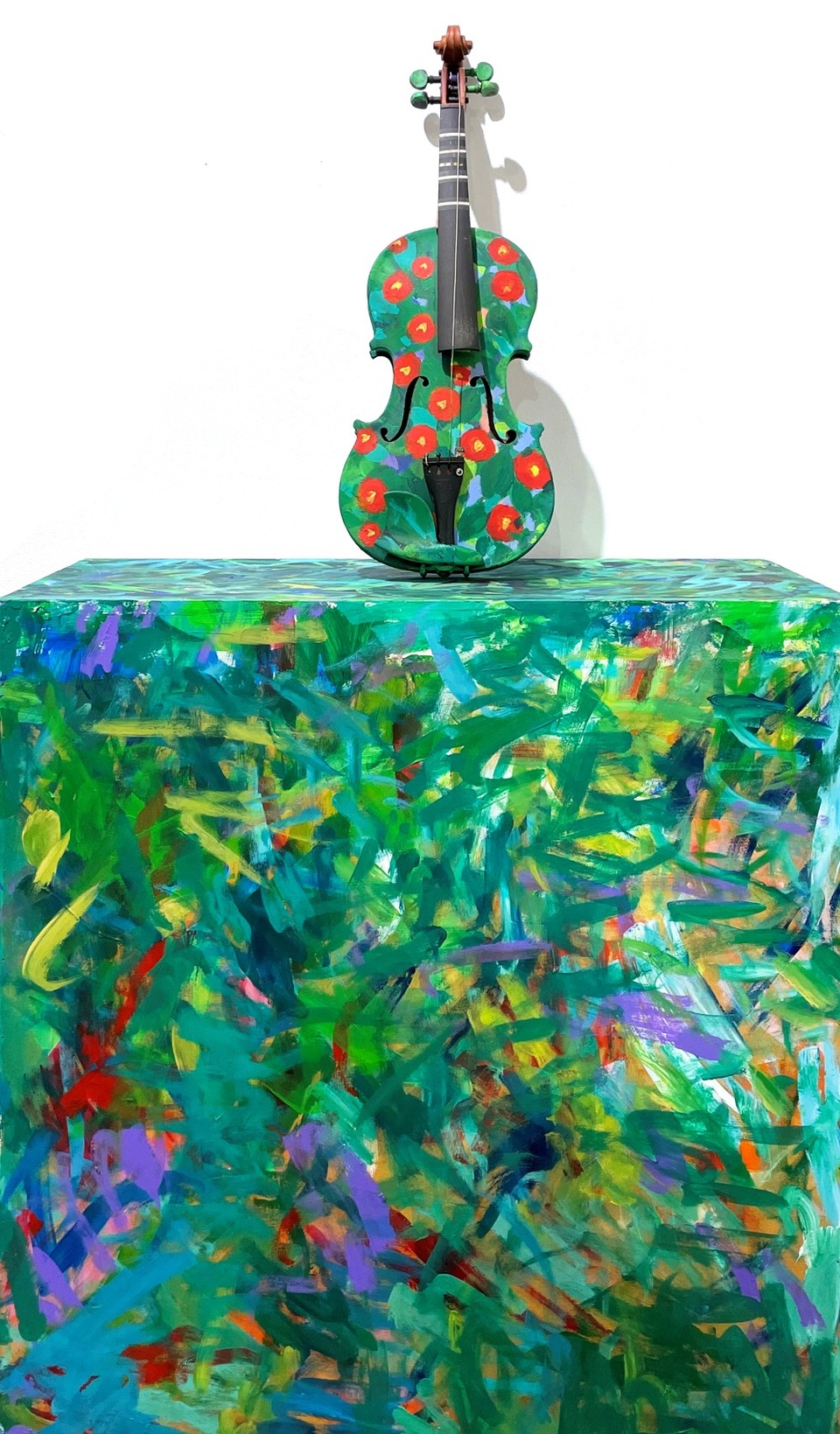 ▲유상국 작가의 작품 '무제', 폐 바이올린에 아크릴채색