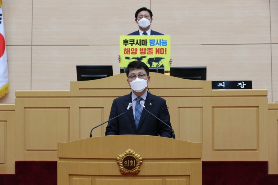 ▲민병대 도의원이 결의안을 대표발의하고 있다