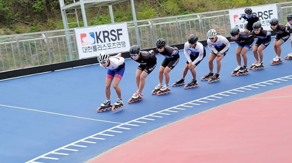 ▲추월 2천미터 여자단체전에 출전한 여수시청 롤러팀