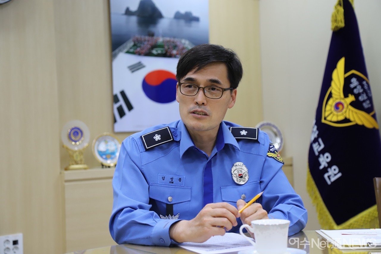 ▲ 해양경찰교육원 김성종 원장(50세)은 2002년 사법시험을 패스후 2005년 해경에 인문했다. 작년 제주해양경찰청장을 역임후 올 1월 여수교육원장으로 부임했다