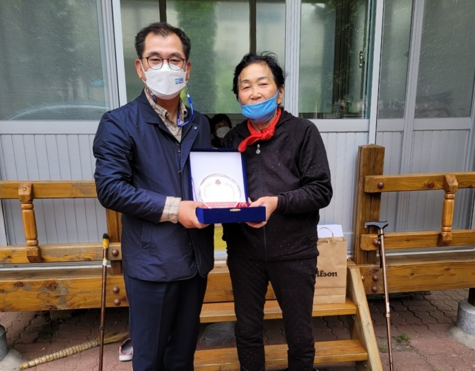 ▲공로패를 수상한 최병용 도의원