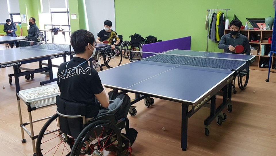 ▲여수시 중증 장애인생활체육 탁구교실 활동 모습