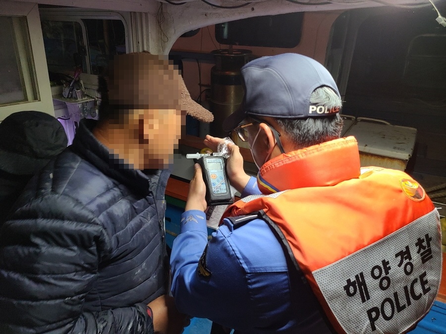 ▲음주운항 단속 중인 해경