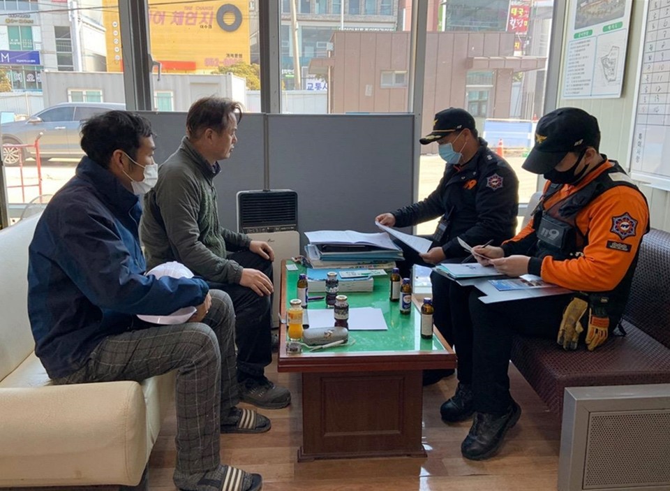 ▲여수소방서가 안전휘슬 설치 업무협약을 맺고 있다