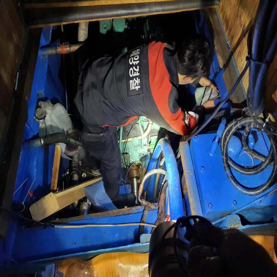 ▲해경이 에어밴드를 봉쇄하고 있다