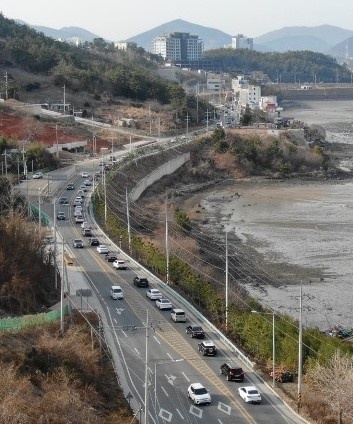 ▲굴전교차로까지 이어지는 거리