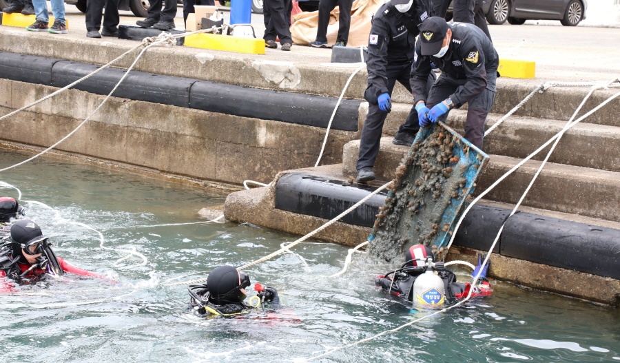 ▲해양쓰레기 수거 모습