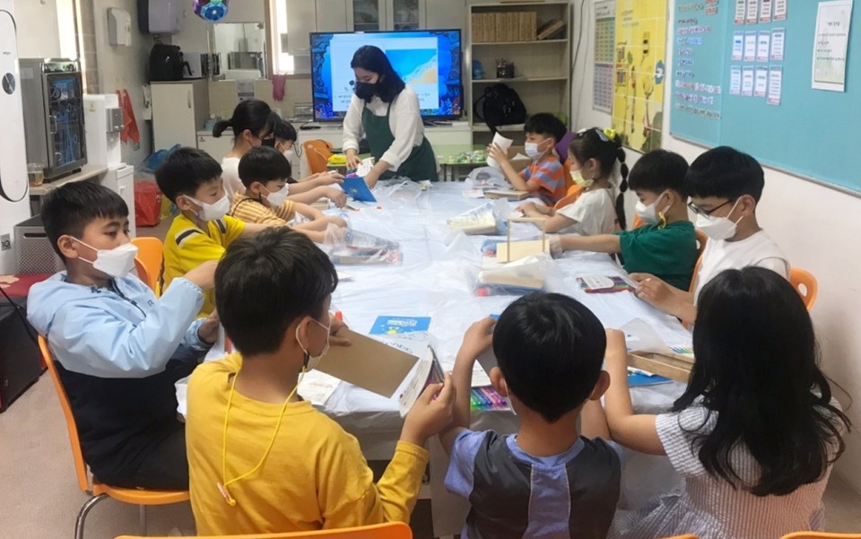 ▲삼육지역아동센터에서 열린  ‘바다거북 바로알기’ 교육 모습