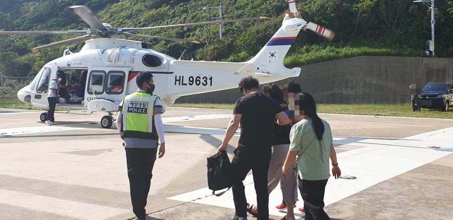 ▲응급환자를 이송하기 위해 거문도에 도착한 닥터헬기