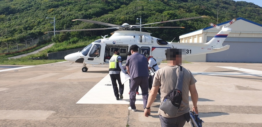 ▲응급환자를 이송하기 위해 거문도에 도착한 닥터헬기