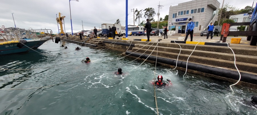 ▲여수해경이 구조능력 강화 현장훈련을 실시하고 있다