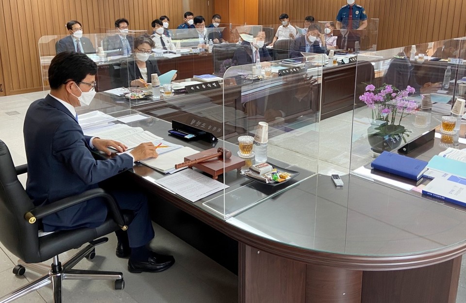 전남도자치경찰위원회가 21일 정기회의를 열었다
