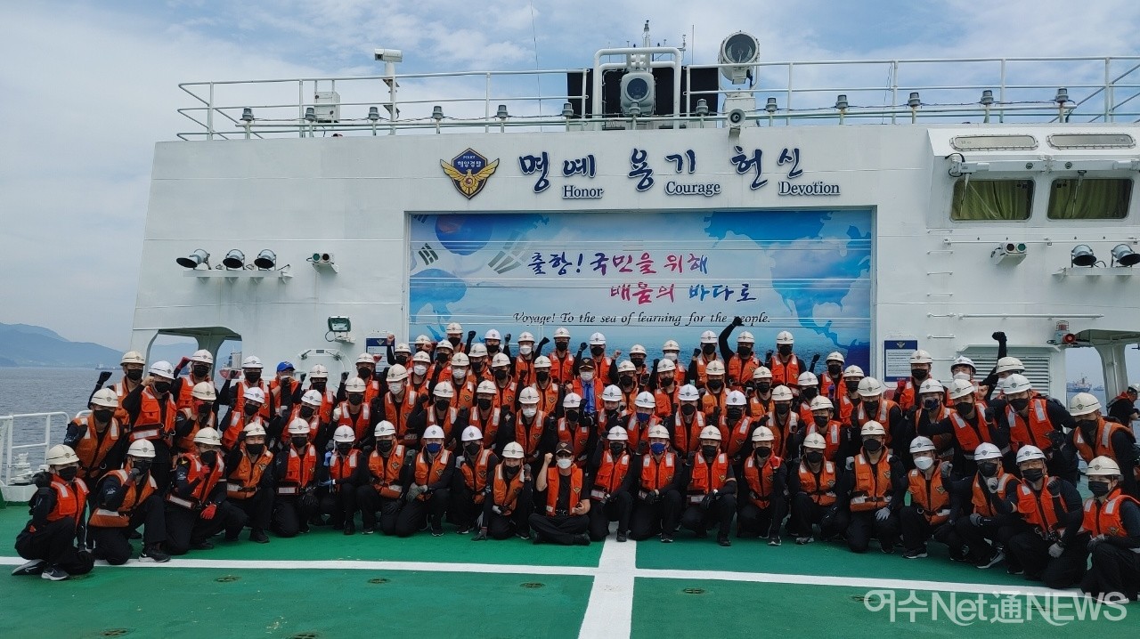 ▲ 21일 바다로함에서 제243기 신임경찰과정 77명이 남해안 일원 항해 실습 훈련 모습