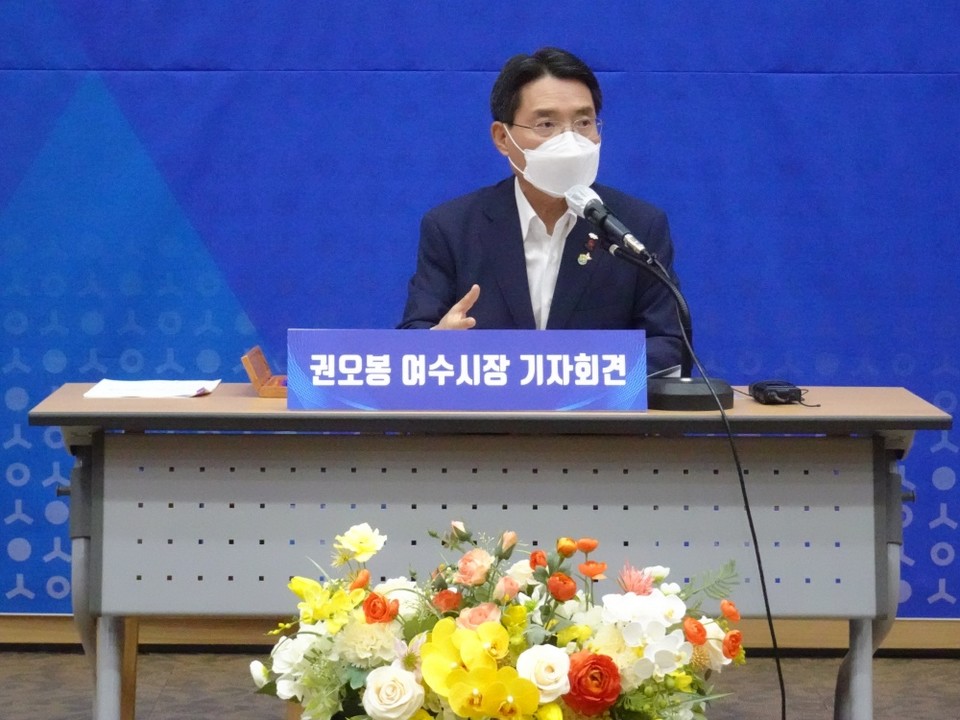 ▲권 시장이 기자회견에서 민선 3기 주요 성과와 아쉬운 점, 남은 1년간의 과제를 말했다