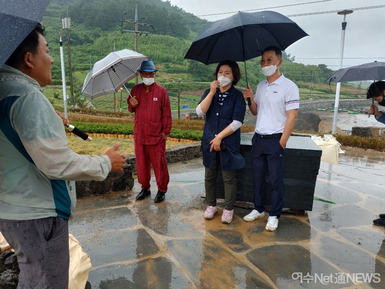 ▲ 어촌뉴딜 300(안도항) 추진위원회 김대준 위원장이 공원조성을 설명하는 모습