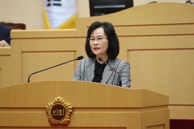 ▲강정희 전남도의원이 6일 열린 임시회 본회의에서 발언하고 있다