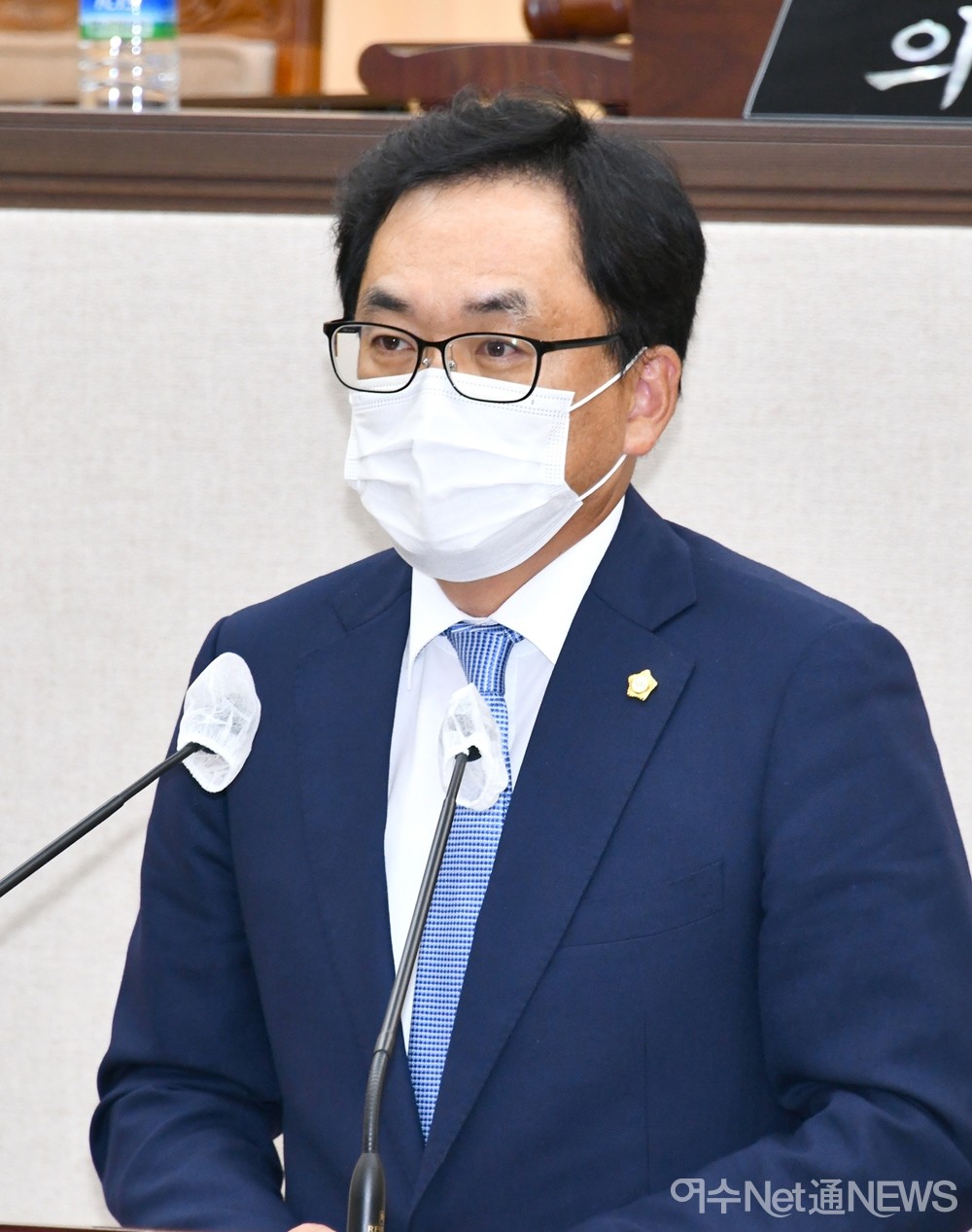 ▲제212회 임시회에서 이상우 의원이 경도 생활형 숙박시설 건립 철회 촉구를 발의 하고 있다.   ⓒ여수시의회