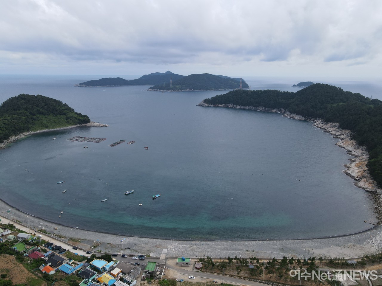 ▲ 하늘에서 본 평화로운 이야포 포구모습ⓒ사진= 이기재 제공