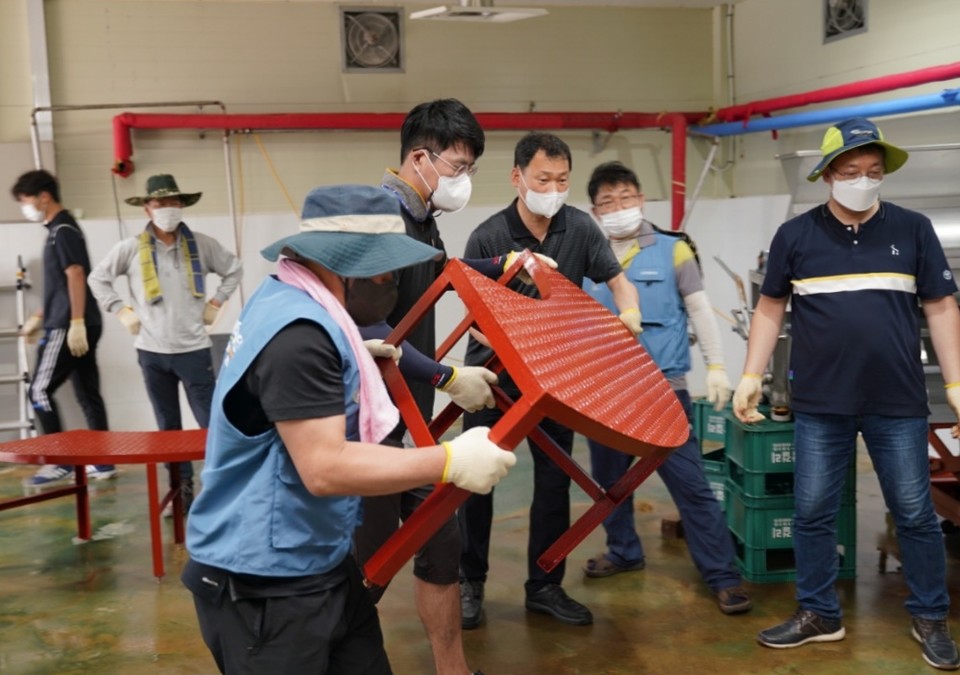 ▲광양주조공사 내부 청소 모습