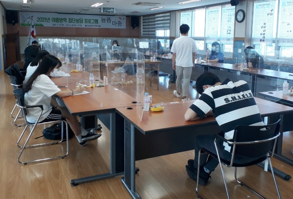 ▲고등학생 대상 집단상담 프로그램 ‘늘픔 마중’ 진행 모습