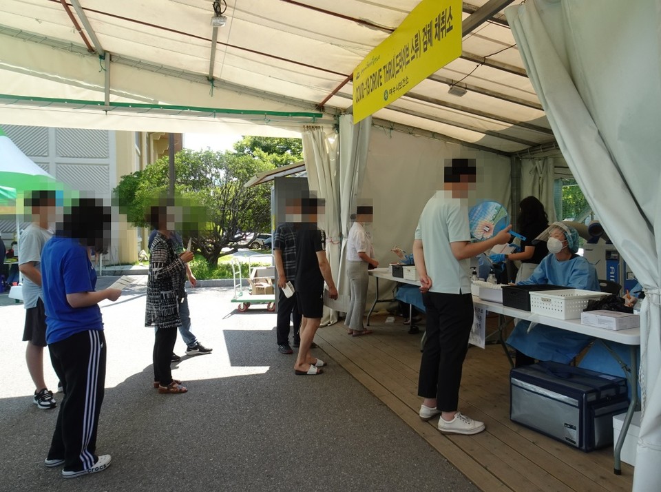 ▲여수시보건소 앞 선별진료소 모습