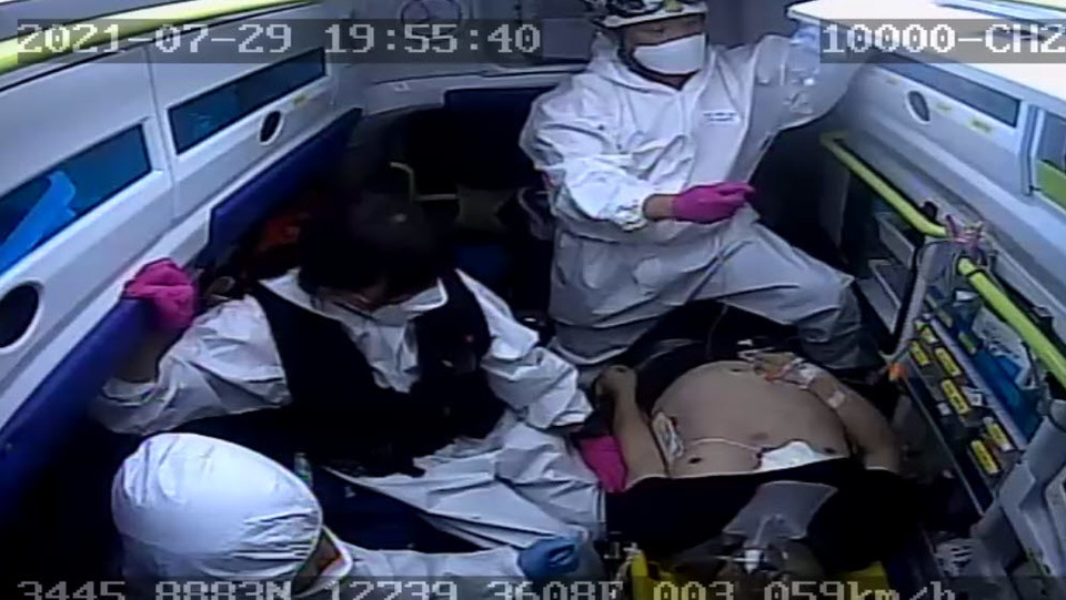 ▲여수소방서 구급대가 환자 응급처치를 시행하고 있다