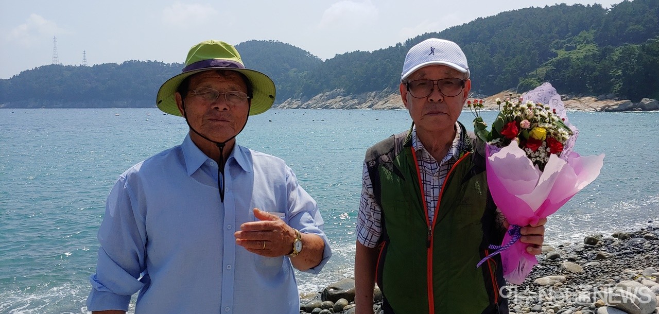 ▲ 이야포 미군폭격사건의 마지막 생존자 이춘혁(우) 어르신과 산증인 이사연(좌) 어르신의 모습