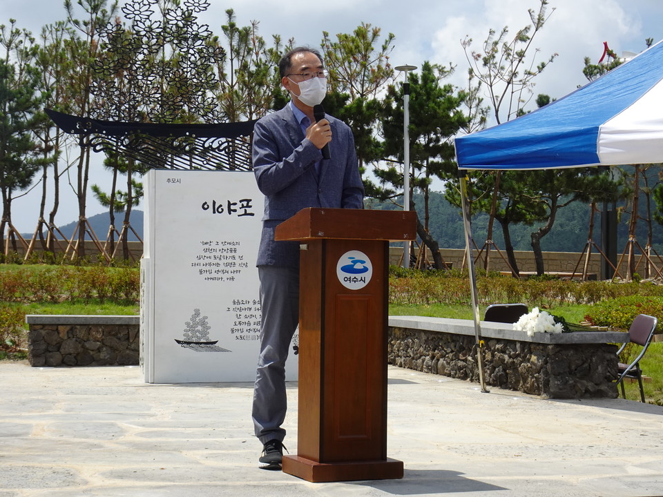 ▲추모시를 낭독하는 주철희 박사   ⓒ전시은