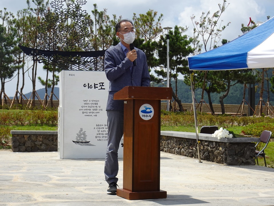 ▲추모시를 낭독하는 주철희 박사   ⓒ전시은