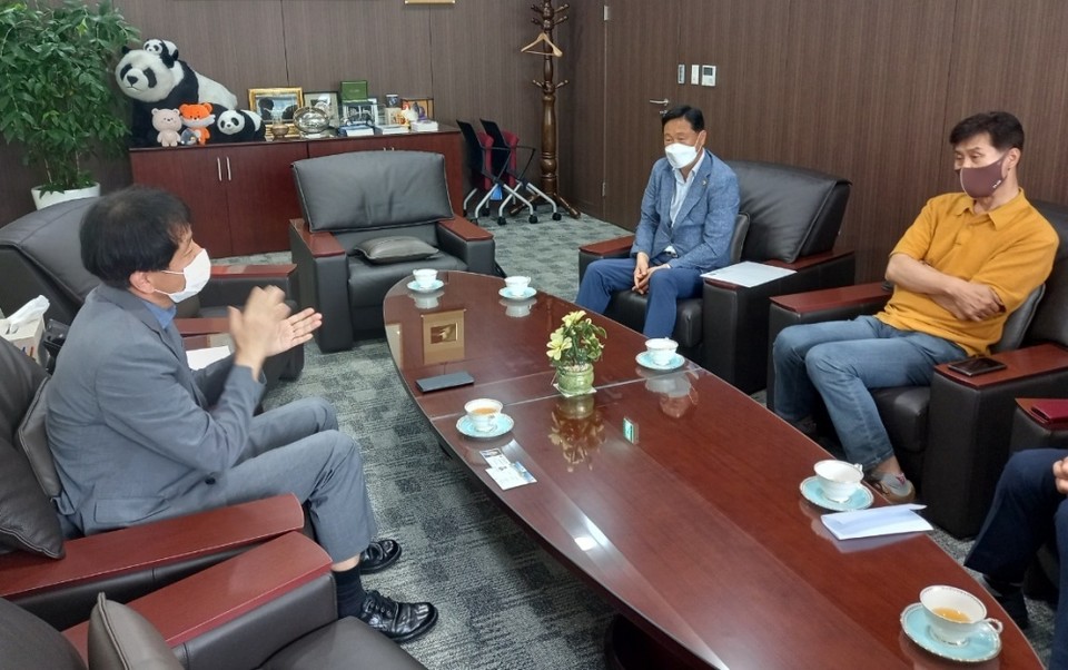 ▲여수세계박람회재단 관계자와 강문성 도의원이 한국관광공사 본사를 방문했다