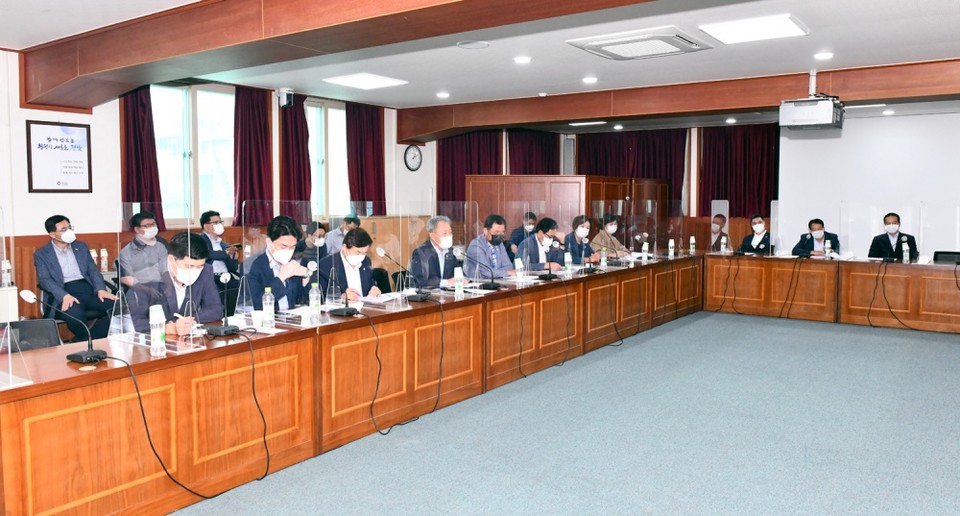 ▲광양만권경제자유구역청을 방문한 여수시의원 11명