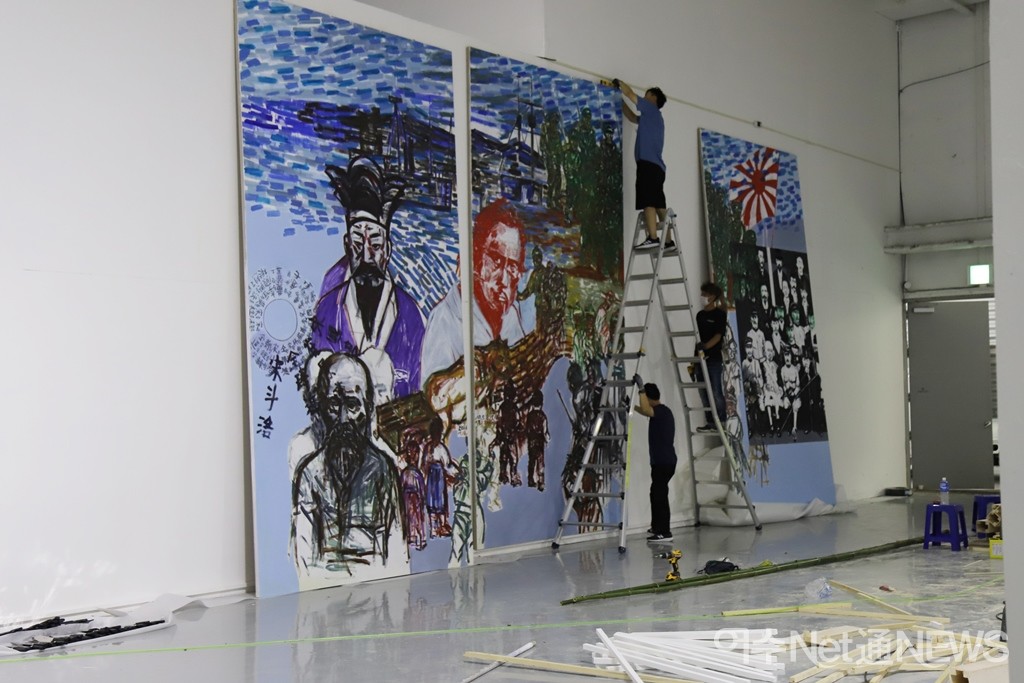 ▲ 지난 1일 2021여수국제미술제 전시장인 여수박람회장 D전시홀 전시 준비 모습 ⓒ오병종