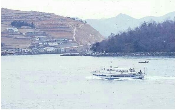 ▲다리가 놓이기 전 돌산 섬 모습