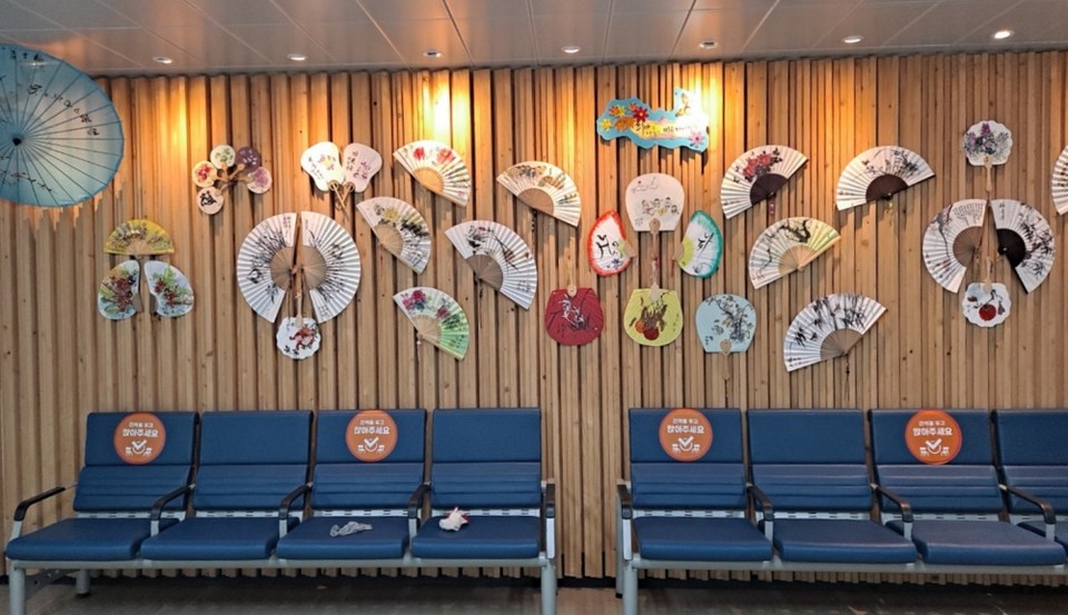 ▲손차영 작가의 작품이 애양원 벽면에 전시되고 있다