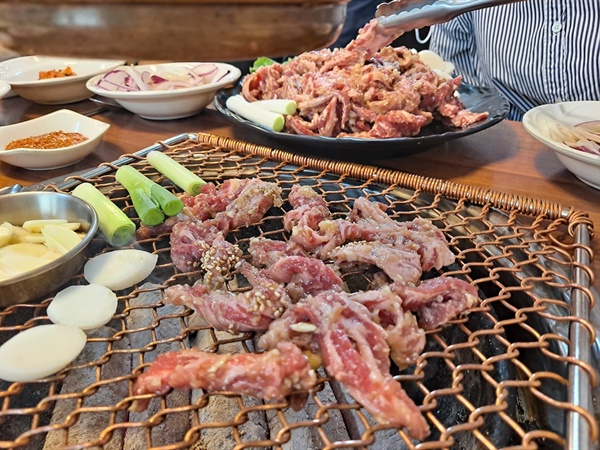 ▲소갈비살과 양념의 적절한 조화가 돋보이는 양념 소갈비살구이다. 소갈비살이 참 머시기한 맛이다. ⓒ 조찬현