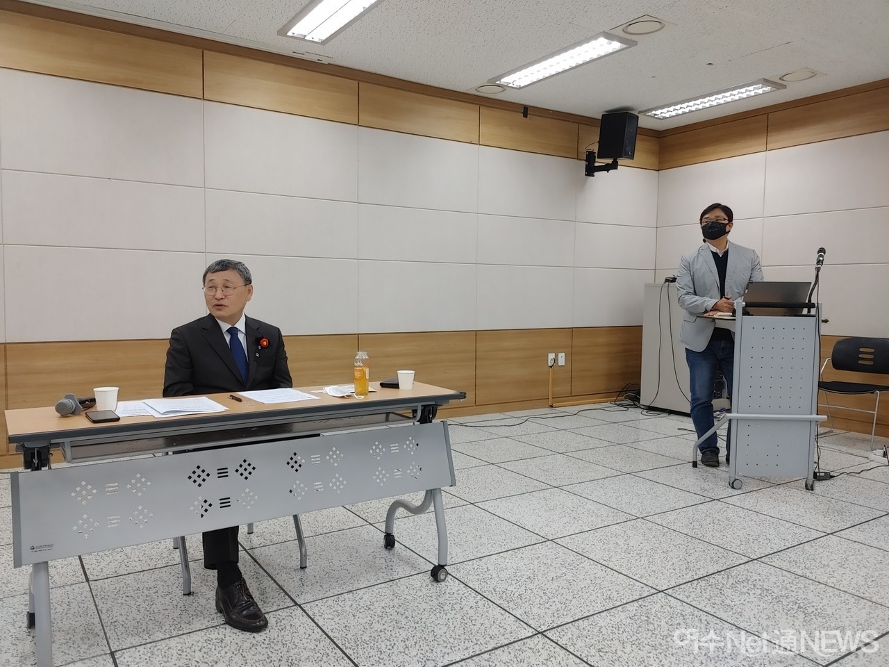 ▲ 10.19여순사건 73주년을 맞은 19일 오후 여수엑스포컨벤션센터에서 진실화해위원회 정근식 위원장과 가진 여수지역 기자간담회에서 질의응답을 받고 있다