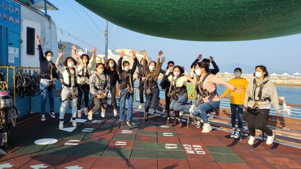 ▲ 여수 엑스포 짚라인 타기 전 단체 사진