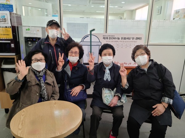 ▲ 노인사회활동지원사업 참여자 어르신이 캠페인에 참여하셨다