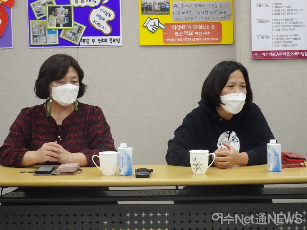 ▲ 고 김동준 군의 어머니 강석경 씨와 태안화력발전소에서 일하다 숨진 고 김용균 씨의 어머니 김미숙