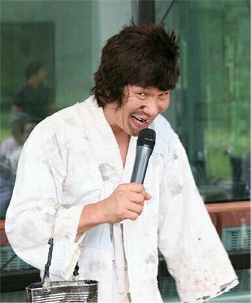 ▲무안 품바보존회 극단 ‘천사촌’ 출신 김상기 각설이