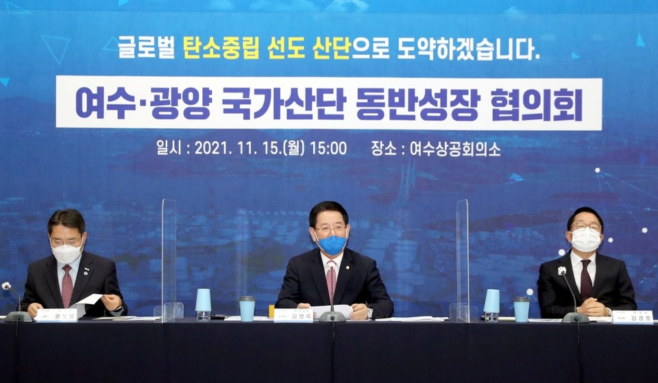 ▲김영록 전남도지사가 여수·광양 국가산단 동반성장 협의회에서 인사말을 하고 있다