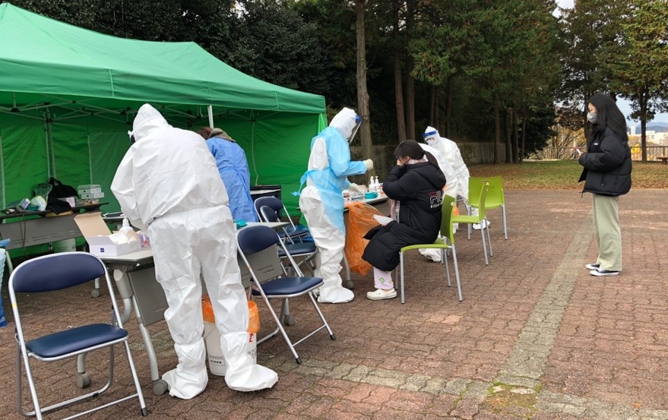 ▲코로나19 전수검사 모습